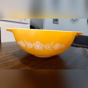 Vintage Pyrex Popular Butterfly Gold Cinderella Style Bowl